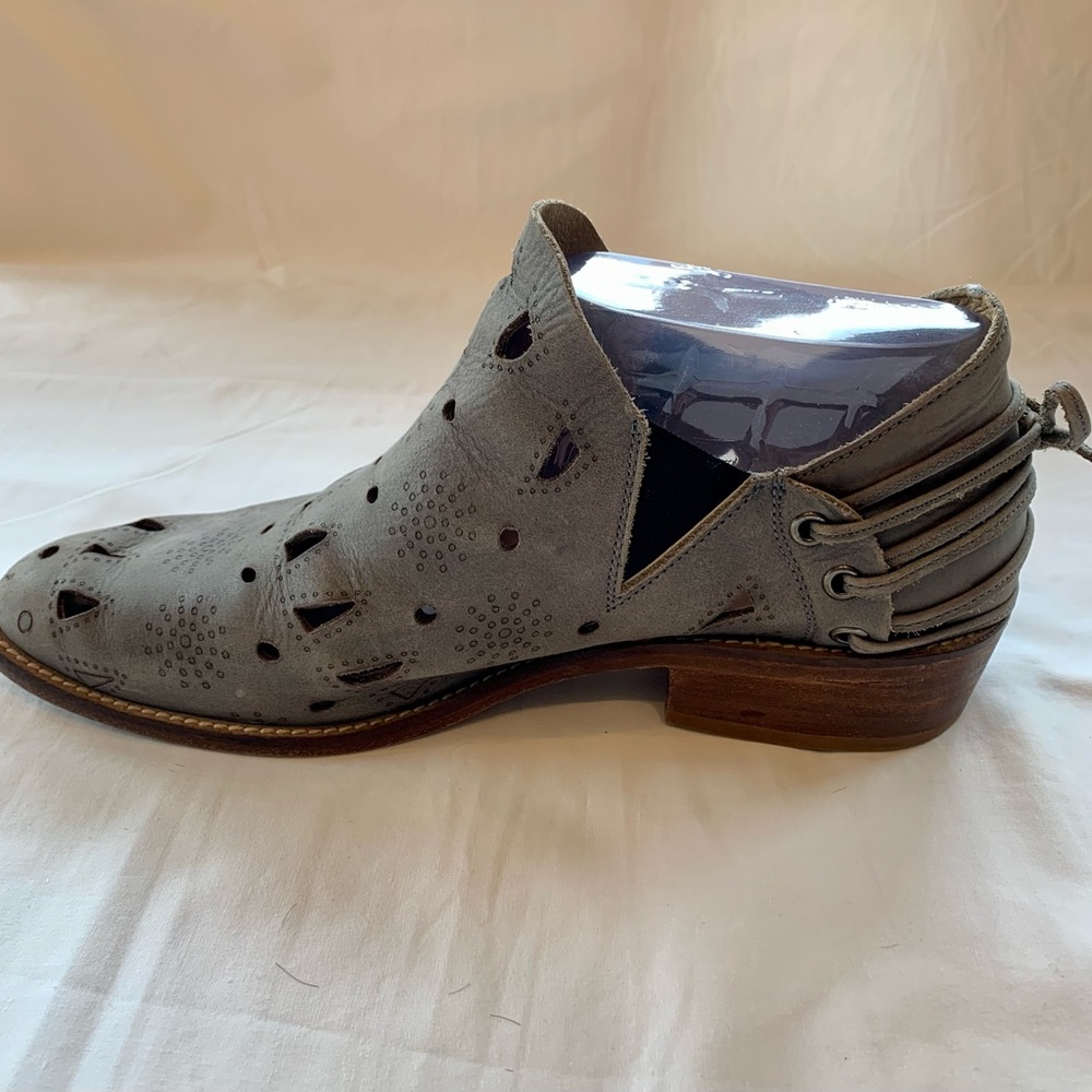 Gray Musse & Cloud ankle booties